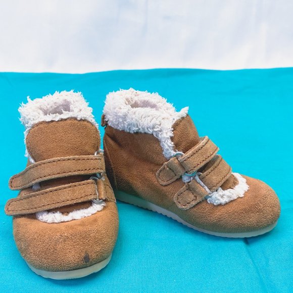 baby GAP Warm Fur Lined Winter Booties Shoes Boots | Infant 4 | Unisex UGG Style - Picture 3 of 9